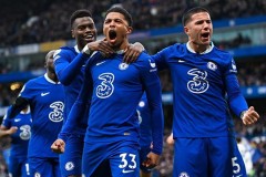 英超焦点战：曼城2-1险胜阿斯顿维拉，巩固积分榜领先优势