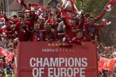 德甲焦点战：勒沃库森主场迎战法兰克福，中场争夺战激烈